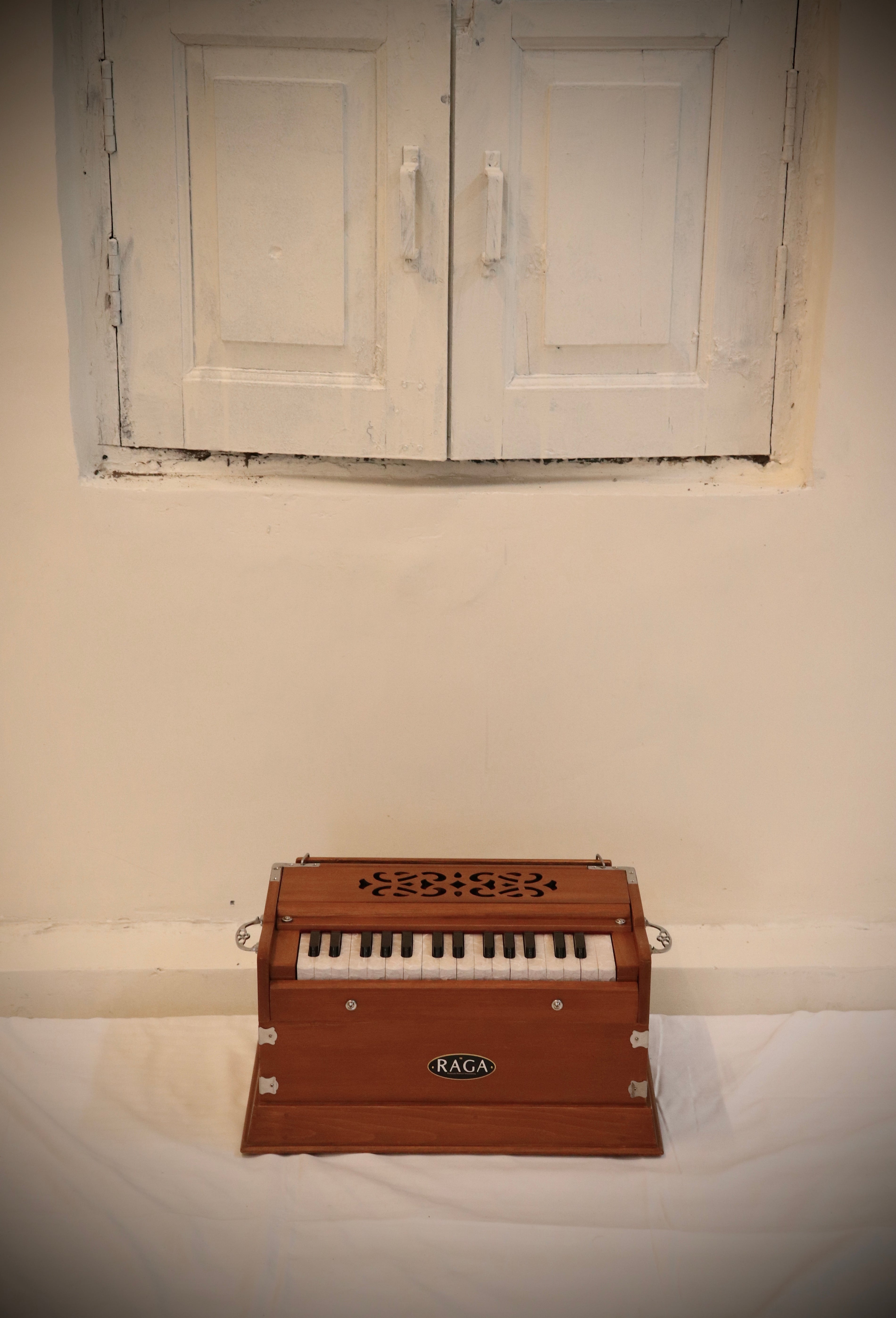 HARMONIUMS